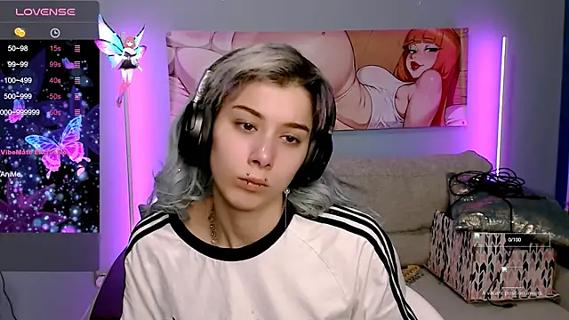 Snapshot of SophieAsh chatting on October 17, 2025, 8:06 am SophieAsh online show from October 17, 2025, 8:06 am