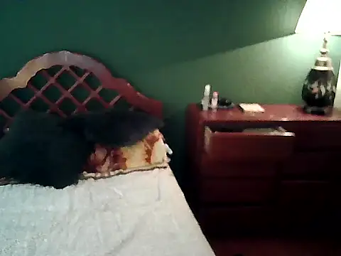 FallsForHerSmile online show from April 28, 2026, 2:43 pm