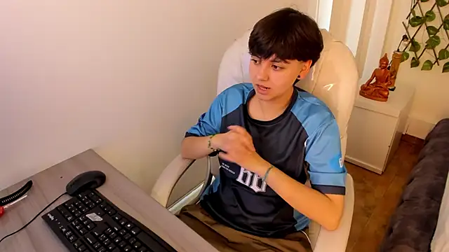 Snapshot of Nathaly_ds chatting on December 2, 2025, 7:48 pm Nathaly ds online show from December 2, 2025, 7:48 pm