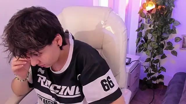 Nathaly ds online show from April 21, 2026, 8:15 pm