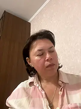 Snapshot of Kiravix chatting on October 29, 2025, 2:27 pm Kiravix online show from October 29, 2025, 2:27 pm