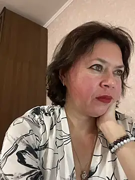 Snapshot of Kiravix chatting on November 30, 2025, 7:25 pm Kiravix online show from November 30, 2025, 7:25 pm