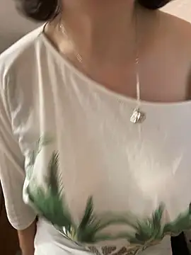 Snapshot of Kiravix chatting on November 10, 2025, 7:57 am Kiravix online show from November 10, 2025, 7:57 am