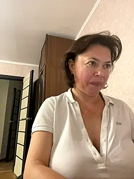 Snapshot of Kiravix chatting on October 1, 2025, 11:58 am Kiravix online show from October 1, 2025, 11:58 am