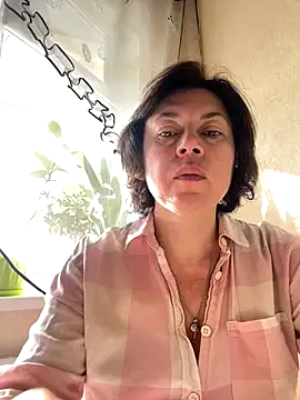 Snapshot of Kiravix chatting on October 7, 2025, 6:47 am Kiravix online show from October 7, 2025, 6:47 am