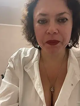 Snapshot of Kiravix chatting on December 2, 2025, 7:26 pm Kiravix online show from December 2, 2025, 7:26 pm