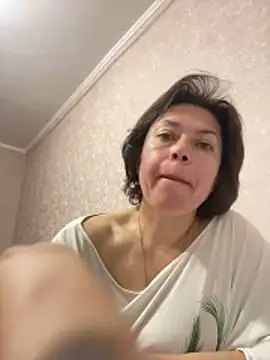 Snapshot of Kiravix chatting on October 28, 2025, 6:56 am Kiravix online show from October 28, 2025, 6:56 am