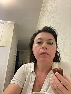 Snapshot of Kiravix chatting on October 14, 2025, 3:34 pm Kiravix online show from October 14, 2025, 3:34 pm