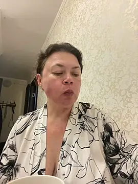 Snapshot of Kiravix chatting on October 5, 2025, 4:53 pm Kiravix online show from October 5, 2025, 4:53 pm