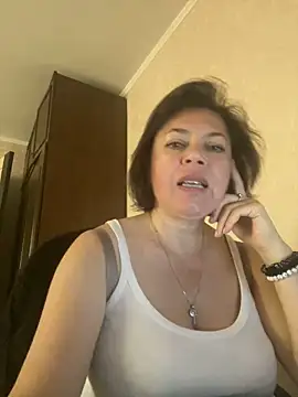 Snapshot of Kiravix chatting on October 3, 2025, 10:17 am Kiravix online show from October 3, 2025, 10:17 am