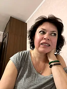 Snapshot of Kiravix chatting on October 24, 2025, 7:02 pm Kiravix online show from October 24, 2025, 7:02 pm