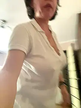 Snapshot of Kiravix chatting on September 30, 2025, 11:16 am Kiravix online show from September 30, 2025, 11:16 am