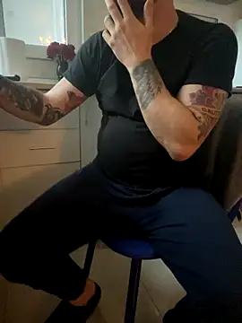 Snapshot of DavidMaros chatting on November 6, 2025, 5:55 am DavidMaros online show from November 6, 2025, 5:55 am