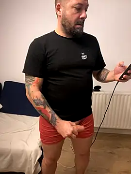 Snapshot of DavidMaros chatting on November 29, 2025, 5:40 am DavidMaros online show from November 29, 2025, 5:40 am