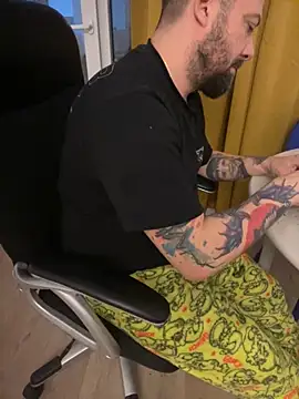 Snapshot of DavidMaros chatting on November 30, 2025, 5:41 am DavidMaros online show from November 30, 2025, 5:41 am