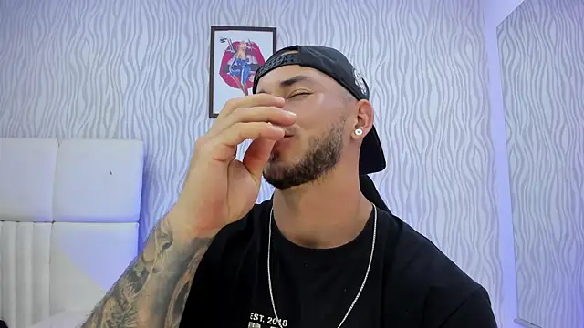 dylan jacobx online show from December 15, 2025, 3:23 am