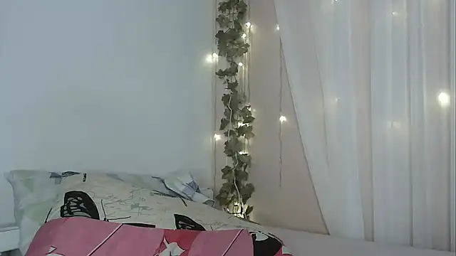 lishainparis18 online show from December 22, 2025, 1:55 pm