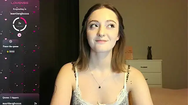 white liillyy online show from March 31, 2026, 8:44 pm