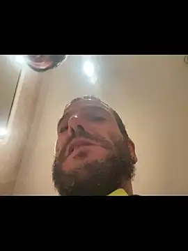 Snapshot of Guillermoperujo chatting on October 13, 2025, 9:38 pm Guillermoperujo online show from October 13, 2025, 9:38 pm