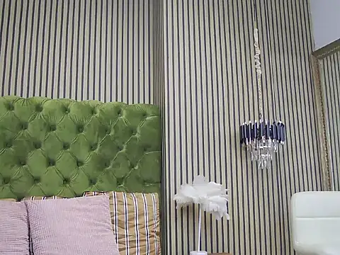 LunaHart online show from November 11, 2025, 7:19 pm