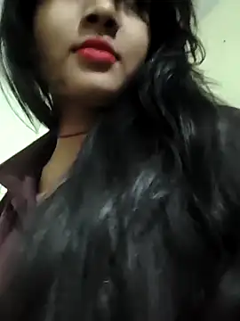 Snapshot of RAYI_Queen_2 chatting on November 8, 2025, 12:09 pm RAYI Queen 2 online show from November 8, 2025, 12:09 pm