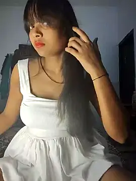 Snapshot of RAYI_Queen_2 chatting on September 20, 2025, 12:59 am RAYI Queen 2 online show from September 20, 2025, 12:59 am