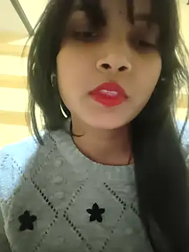 Snapshot of RAYI_Queen_2 chatting on November 5, 2025, 7:06 pm RAYI Queen 2 online show from November 5, 2025, 7:06 pm