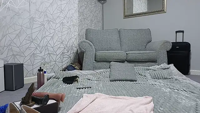 Velvet-Secrets online show from April 24, 2026, 9:50 pm