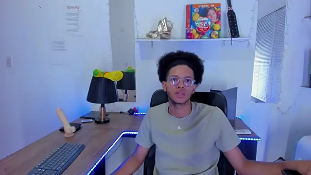 DEAMOL online show from November 18, 2025, 6:44 pm