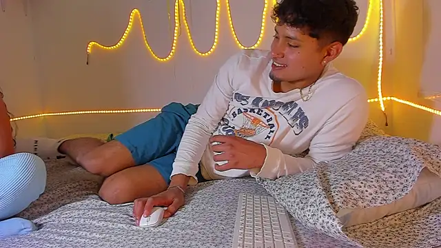 Snapshot of Dulce_TentacionLatina chatting on October 4, 2025, 10:00 pm Dulce TentacionLatina online show from October 4, 2025, 10:00 pm