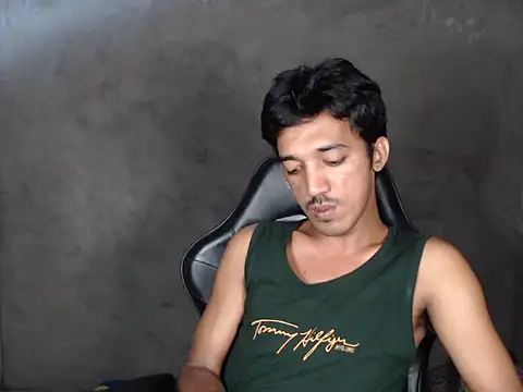 Snapshot of RowyCam chatting on November 23, 2025, 6:45 am RowyCam online show from November 23, 2025, 6:45 am