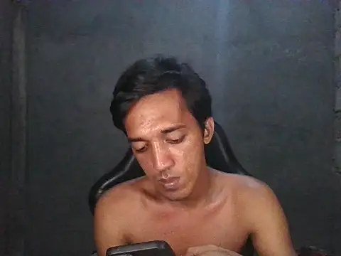 Snapshot of RowyCam chatting on November 30, 2025, 3:13 pm RowyCam online show from November 30, 2025, 3:13 pm