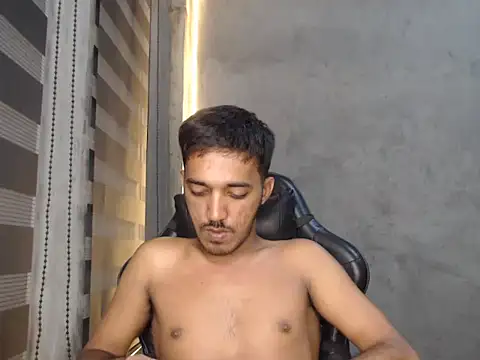 Snapshot of RowyCam chatting on September 10, 2025, 2:38 pm RowyCam online show from September 10, 2025, 2:38 pm