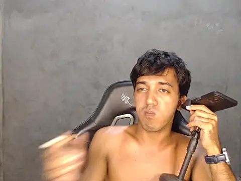 Snapshot of RowyCam chatting on December 1, 2025, 8:04 am RowyCam online show from December 1, 2025, 8:04 am