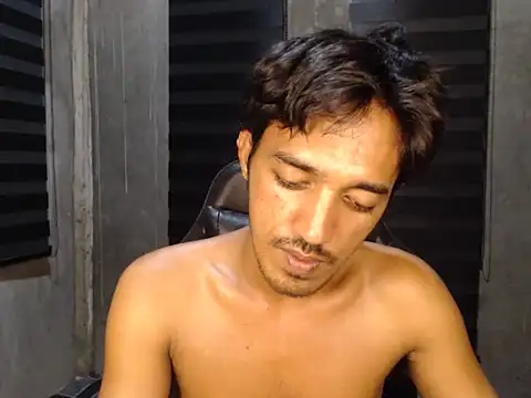 Snapshot of RowyCam chatting on December 16, 2025, 3:38 pm RowyCam online show from December 16, 2025, 3:38 pm