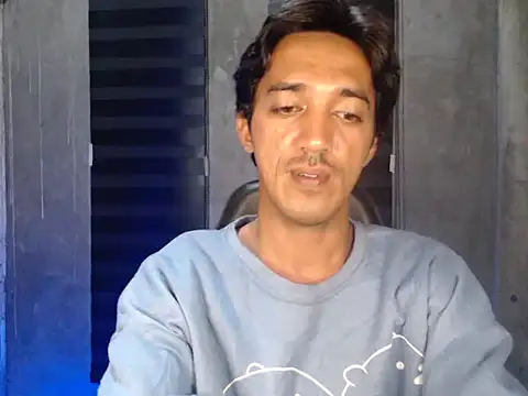 Snapshot of RowyCam chatting on December 17, 2025, 2:33 pm RowyCam online show from December 17, 2025, 2:33 pm