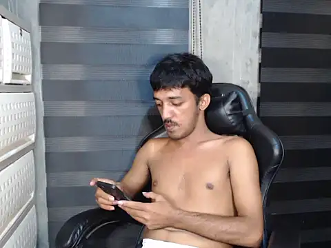 Snapshot of RowyCam chatting on November 5, 2025, 11:46 am RowyCam online show from November 5, 2025, 11:46 am