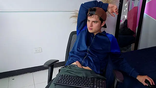 Snapshot of invincible200 chatting on September 27, 2025, 2:34 pm invincible200 online show from September 27, 2025, 2:34 pm