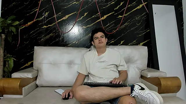 Snapshot of invincible200 chatting on September 10, 2025, 2:05 pm invincible200 online show from September 10, 2025, 2:05 pm