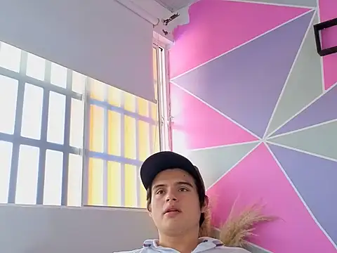 Snapshot of invincible200 chatting on November 20, 2025, 2:40 pm invincible200 online show from November 20, 2025, 2:40 pm