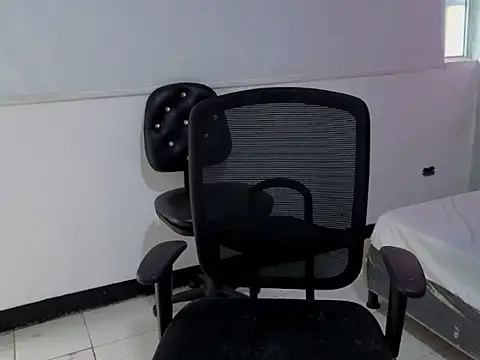 Snapshot of invincible200 chatting on October 10, 2025, 1:56 pm invincible200 online show from October 10, 2025, 1:56 pm