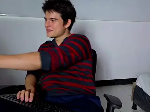 Snapshot of invincible200 chatting on October 12, 2025, 2:51 pm invincible200 online show from October 12, 2025, 2:51 pm