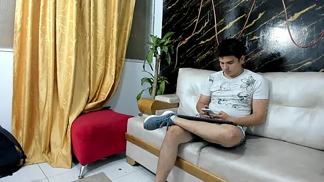 Snapshot of invincible200 chatting on September 12, 2025, 1:33 pm invincible200 online show from September 12, 2025, 1:33 pm