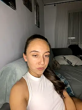 CristinaSww online show from October 17, 2025, 6:32 pm