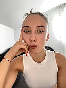 CristinaSww online show from October 20, 2025, 1:11 pm