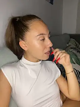 CristinaSww online show from October 15, 2025, 7:22 pm