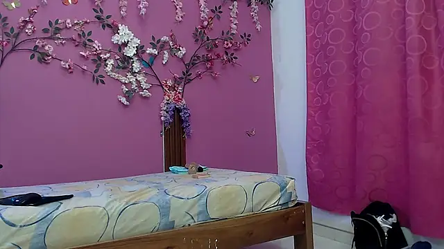 skinnybarbie022 online show from September 10, 2025, 1:04 am