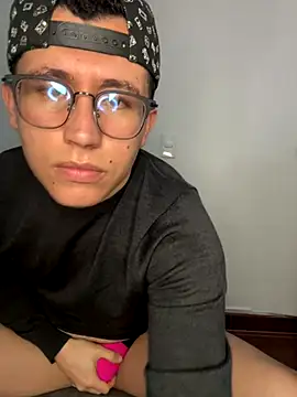 Kurtxxx22 online show from November 14, 2025, 6:33 pm