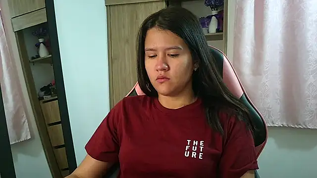 Oliviawatson1 online show from April 22, 2026, 12:12 pm