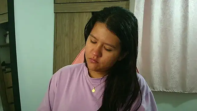 Oliviawatson1 online show from March 13, 2026, 12:21 pm